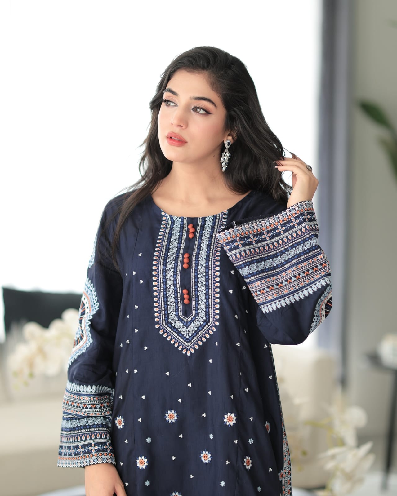 DASTAAN EMBROIDERY 3PC (FARSHI SALWAR)