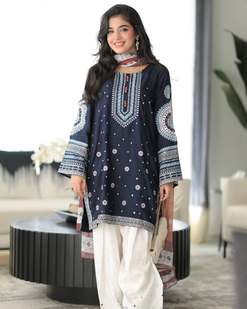 DASTAAN EMBROIDERY 3PC (FARSHI SALWAR)