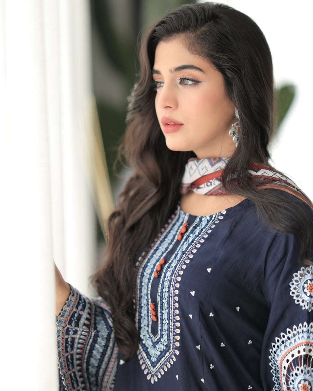 DASTAAN EMBROIDERY 3PC (FARSHI SALWAR)