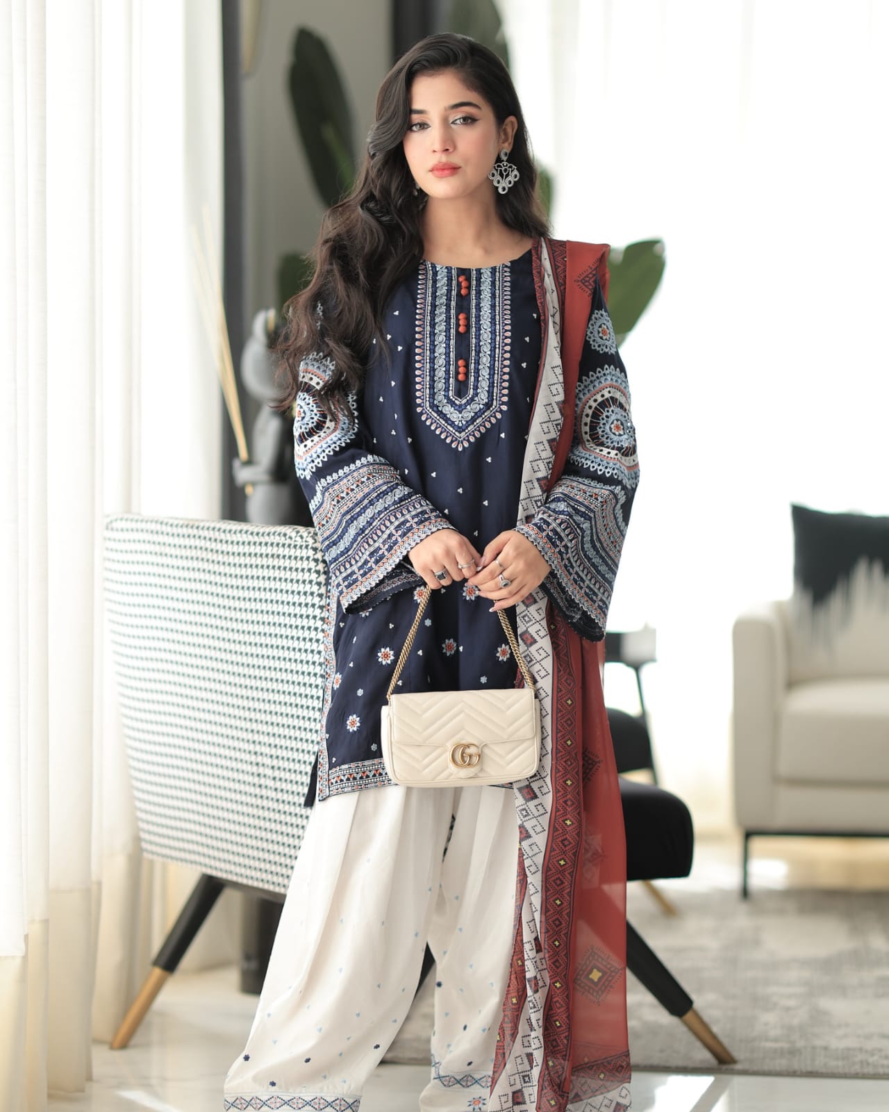 DASTAAN EMBROIDERY 3PC (FARSHI SALWAR)
